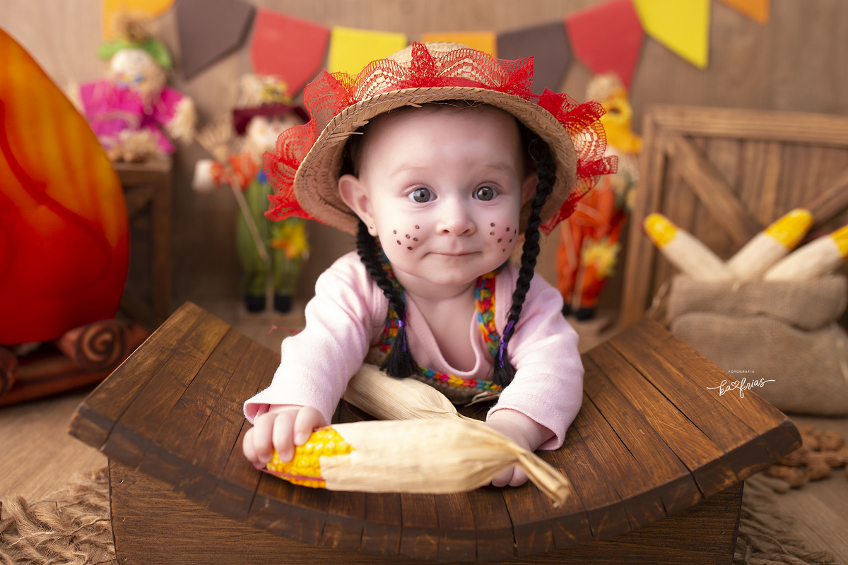 a bebe olha para a fotografa de caxias do sul, ka frias