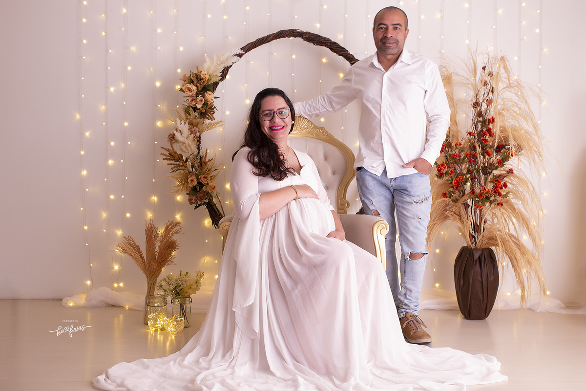 os pais posam para as fotos no ensaio