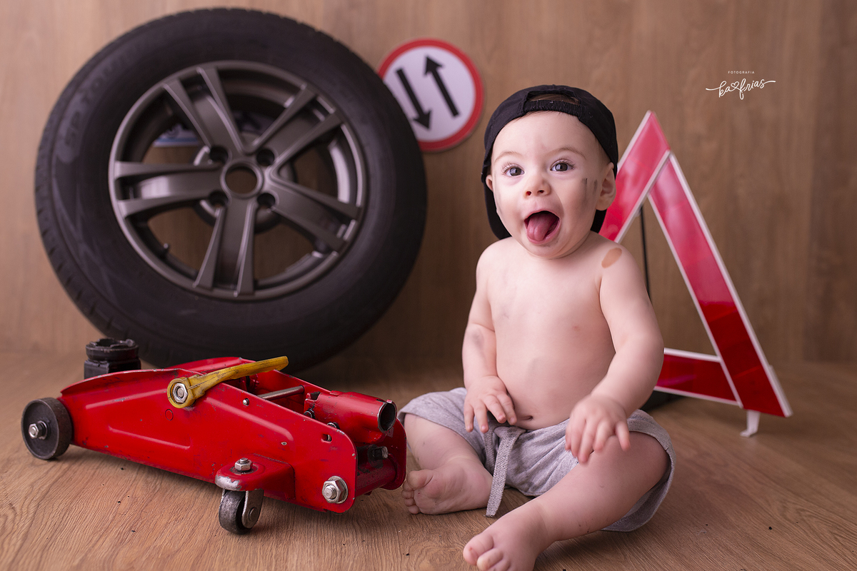 o menino mostra a lingua para a fotografa de caxias do sul, ka frias