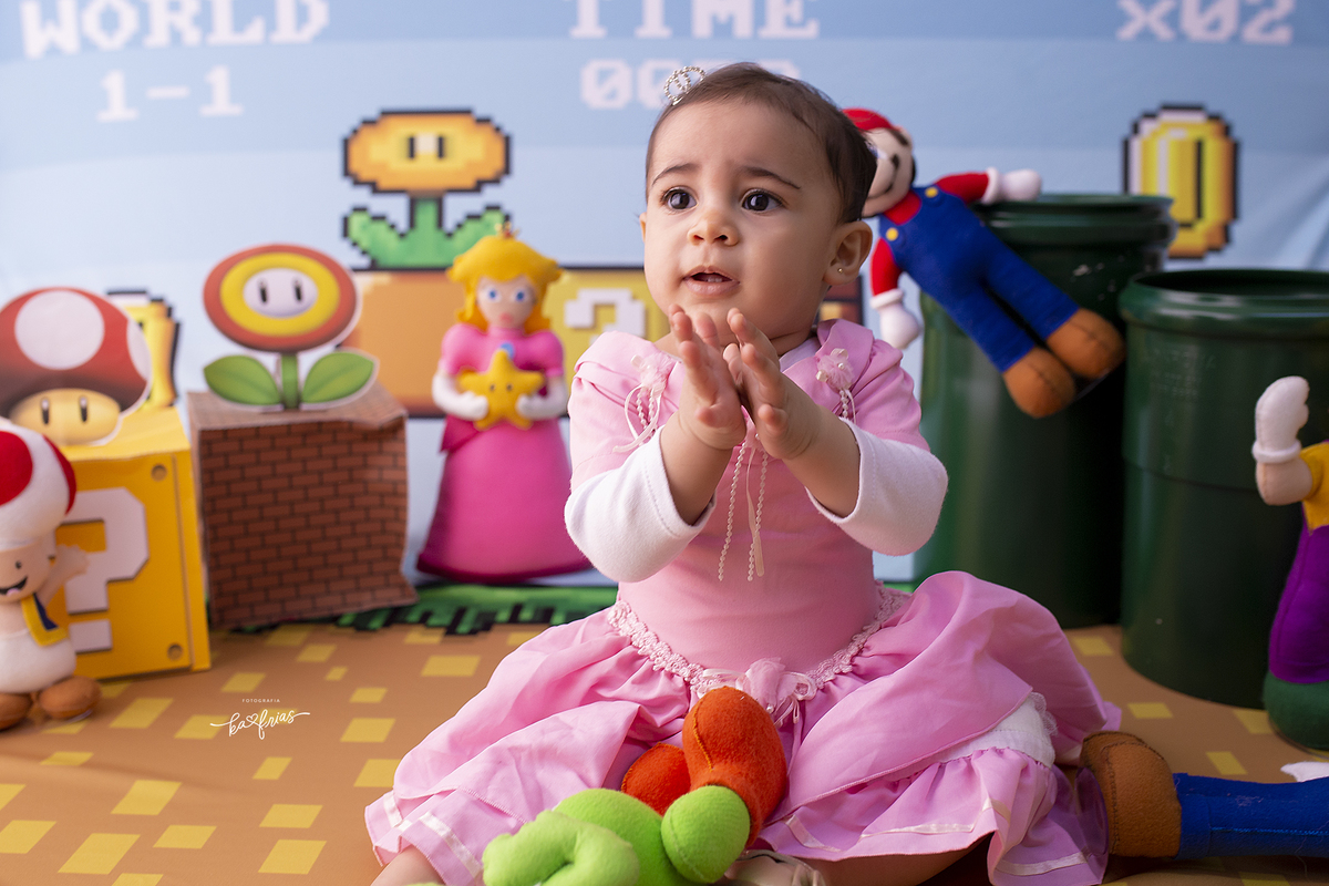 a bebe bate palmas no ensaio infantil