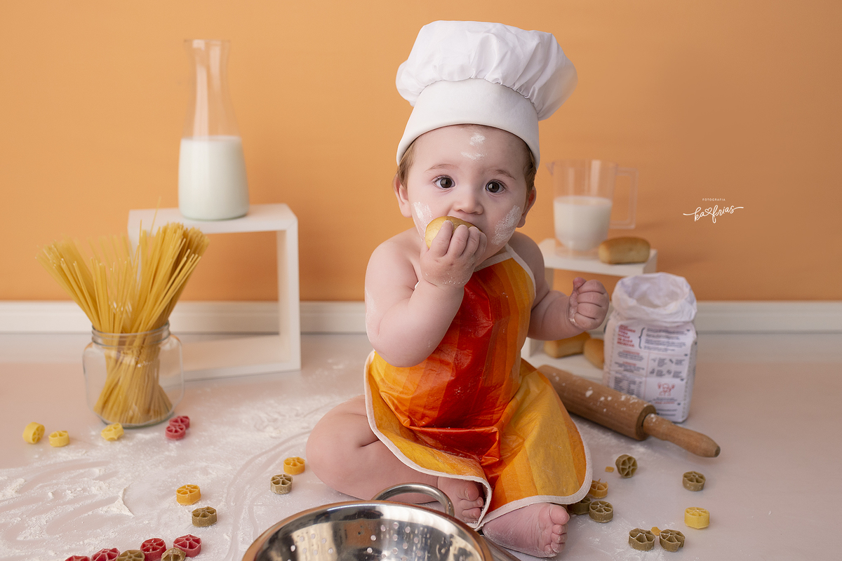 o bebe come o pao na sessão em estudio
