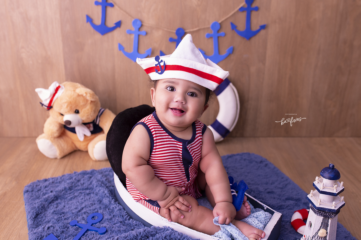 o menino sorri as fotos infantis