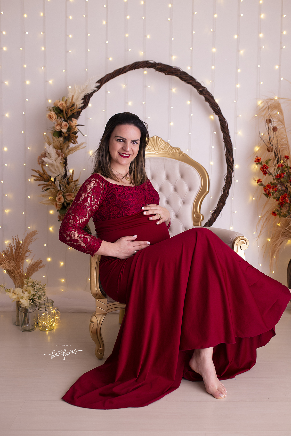 a gestante olha para a fotografa de caxias do sul, ka frias