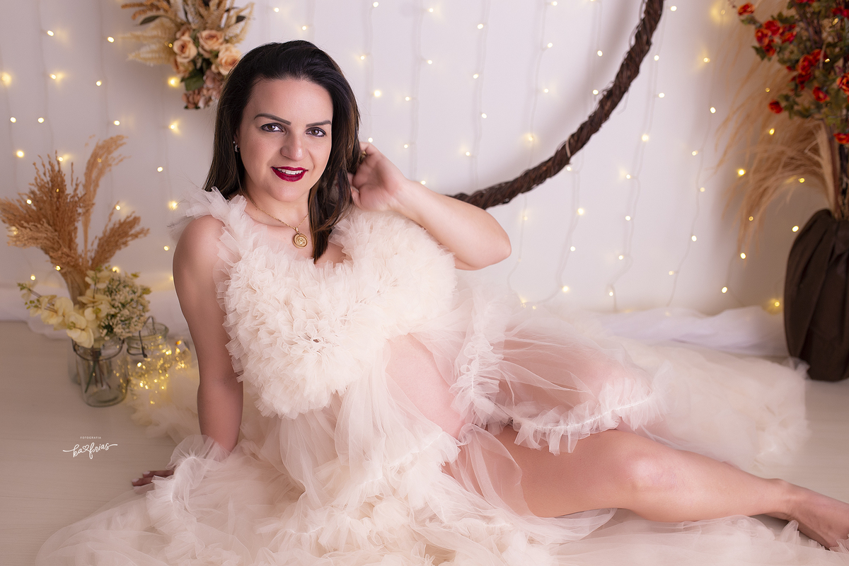 a gestante olha para a fotografa ka frias