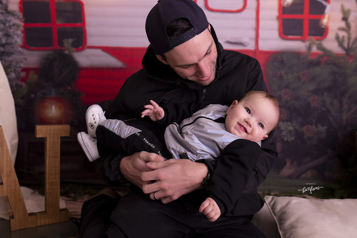 pai e filho no ensaio de dia dos pais