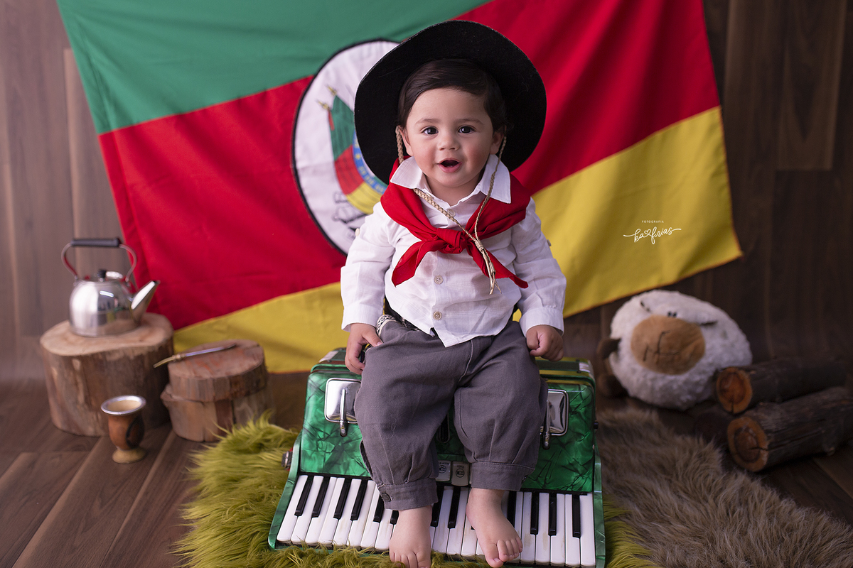 o bebe sorri para a fotografa de caxias do sul, ka frias