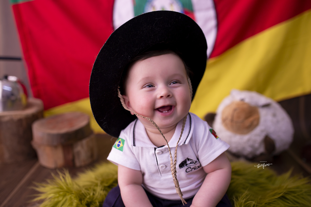 o bebe sorri para a fotografa de caxias do sul, ka frias
