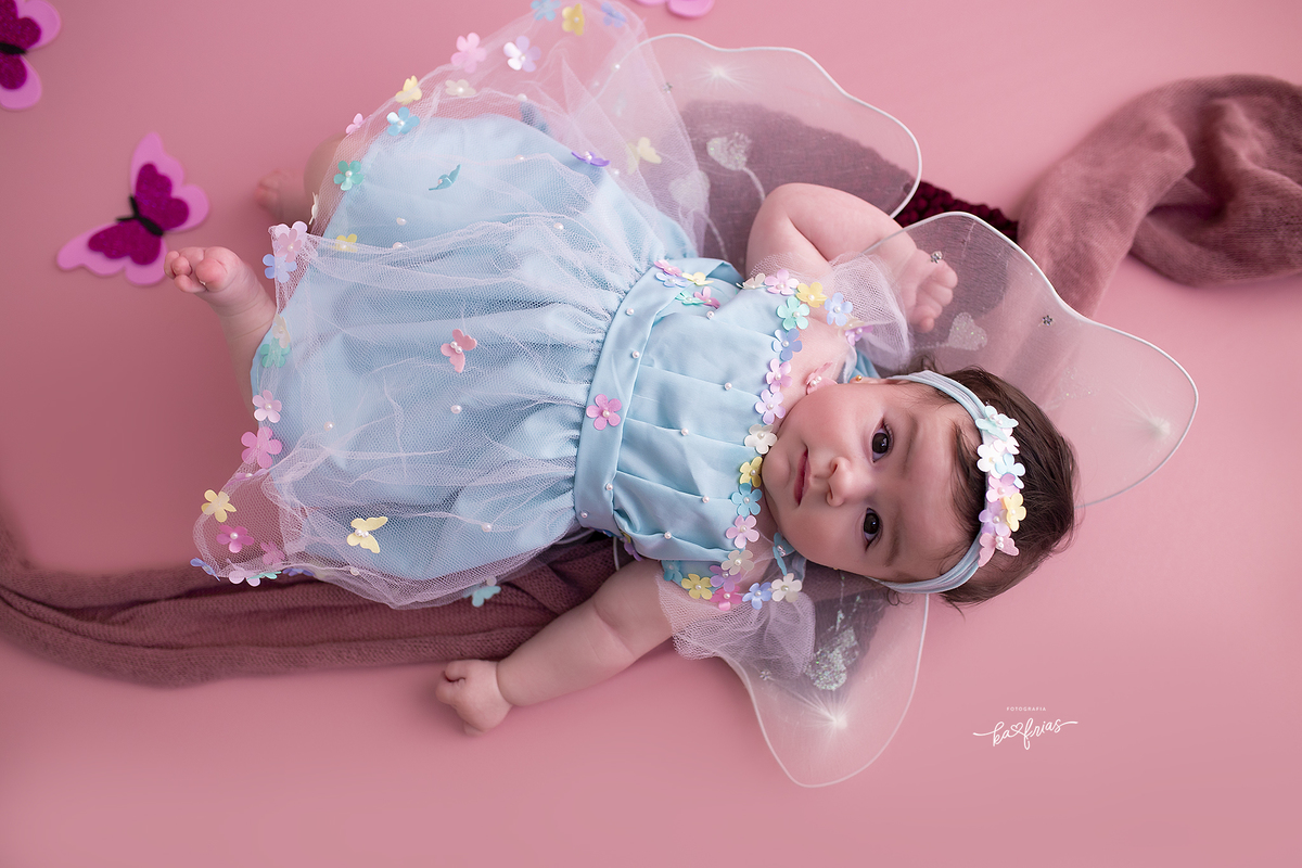 a bebe olha para a fotografa de caxias do sul, ka frias