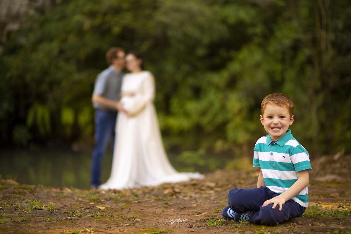 o irmao sorri para a fotografa de caxias do sul, ka frias