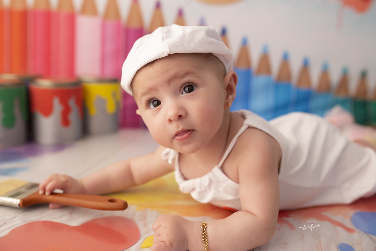 a bebe esta de bruços para o acompanhamento mensal