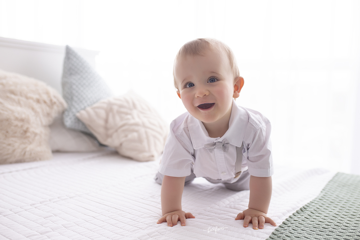 o bebe sorri para a fotografa de caxias do sul, ka frias