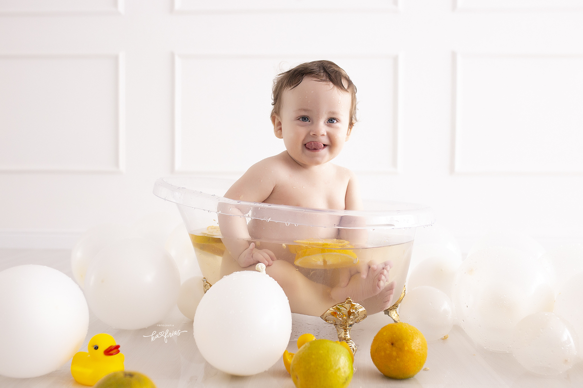 o menino sorri para a fotografa de caxias do sul, ka frias