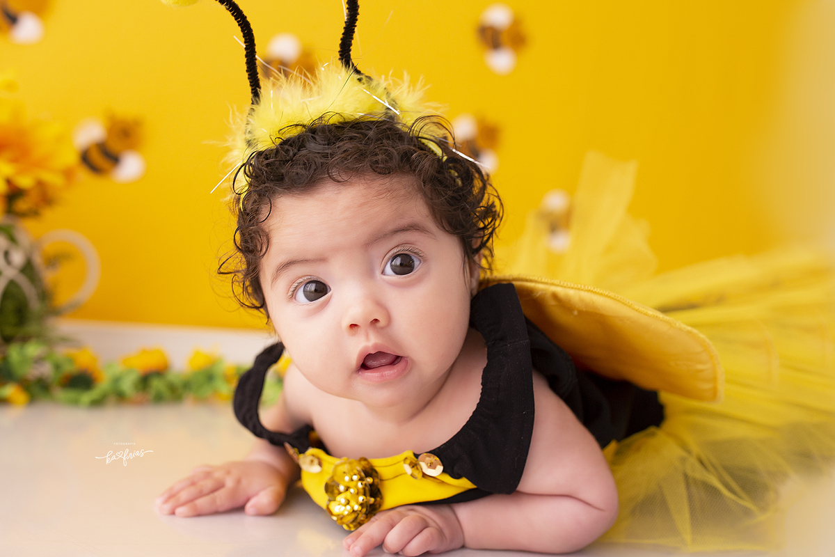 a menina olha para a fotografa de caxias do sul, ka frias