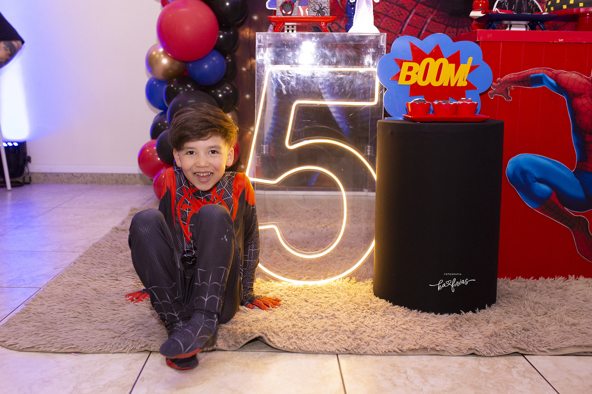 o menino sorri para a fotografa de caxias do sul, ka frias