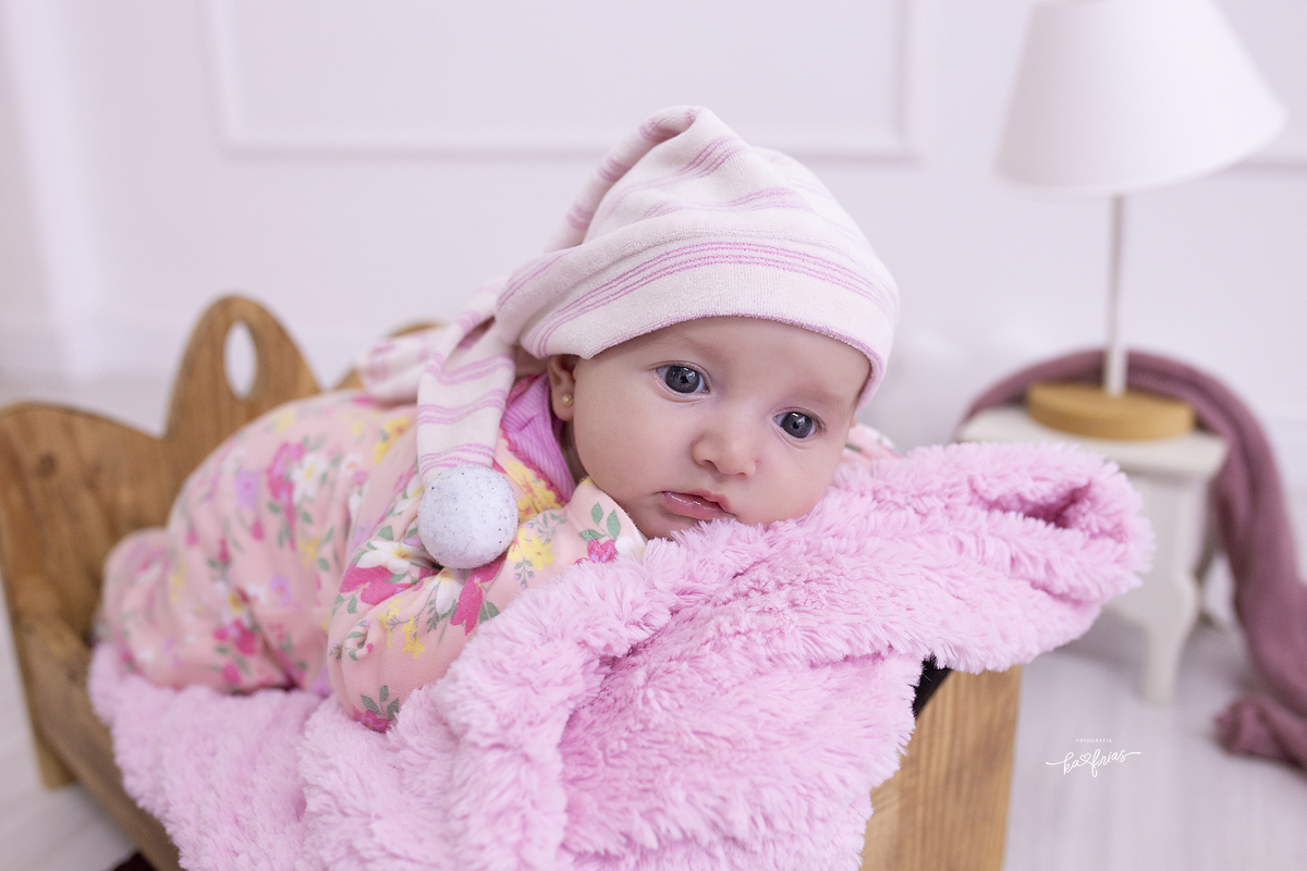 a bebe olha para a fotografa de caxias do sul, ka frias