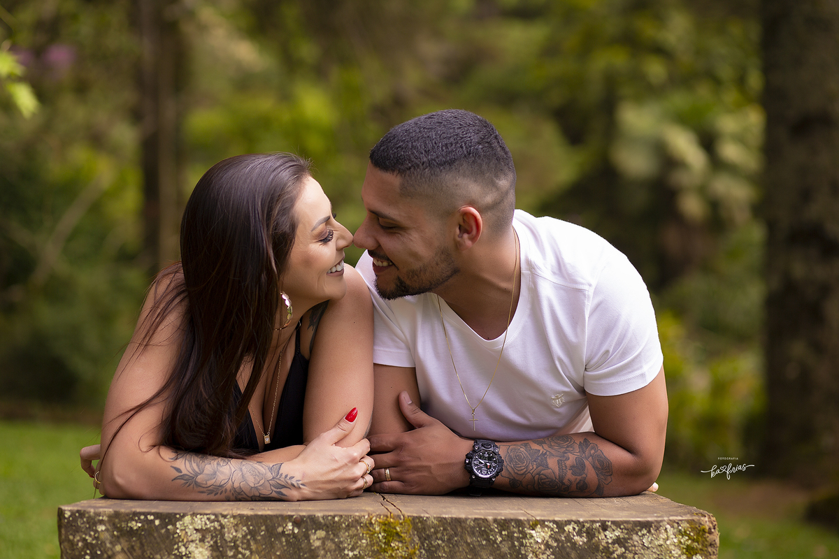 os modelos brincam durante ensaio externo