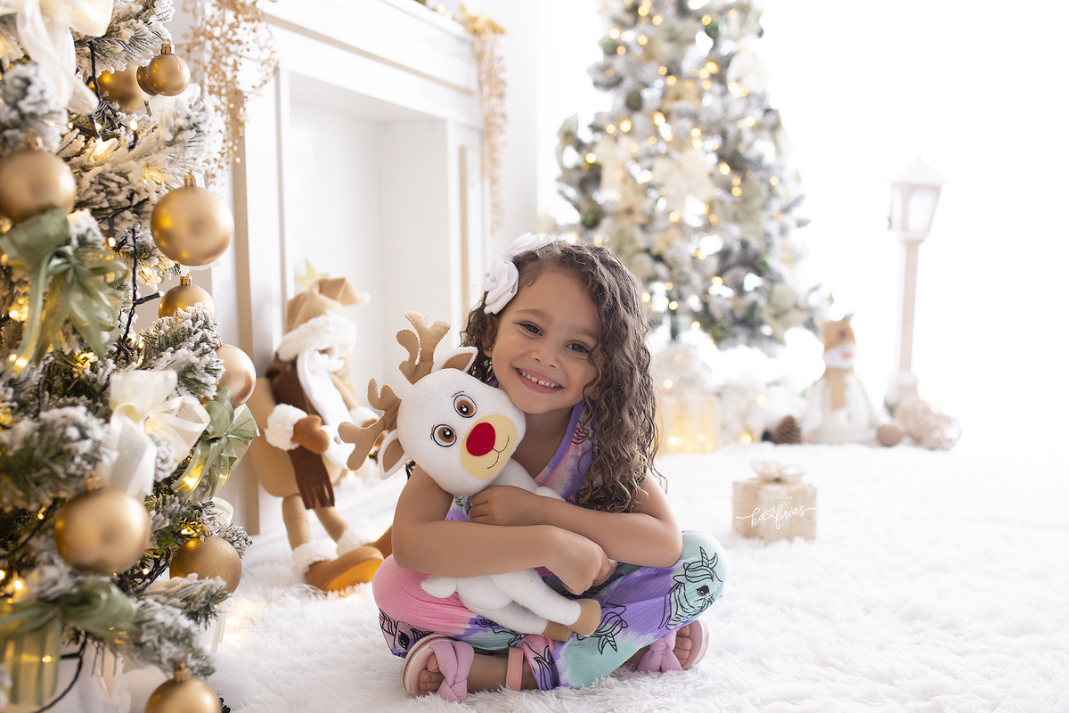 a menina sorri para a fotografa de caxias do sul, ka frias