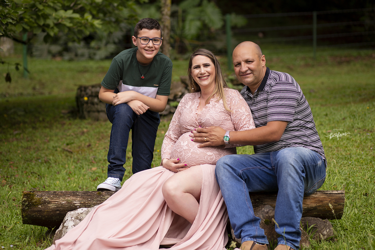 a familia sorri para a fotografa de caxias do sul, ka frias