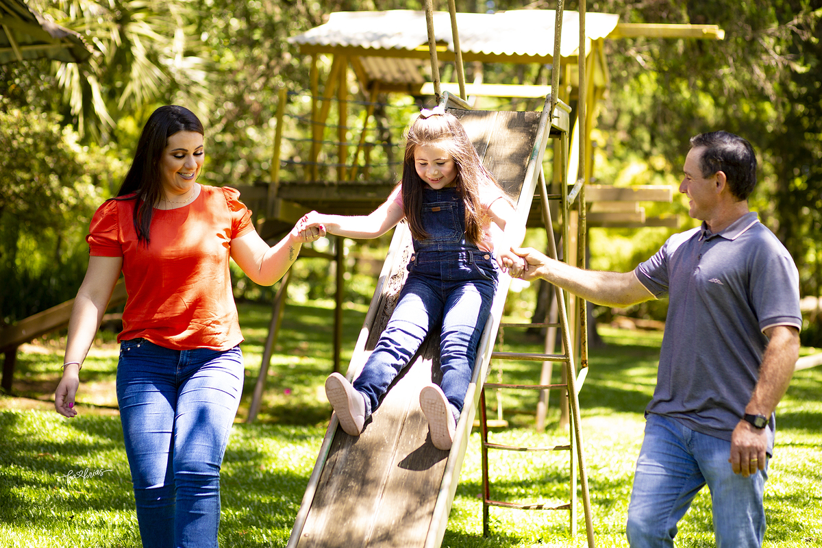 a familia brinca no ensaip externo
