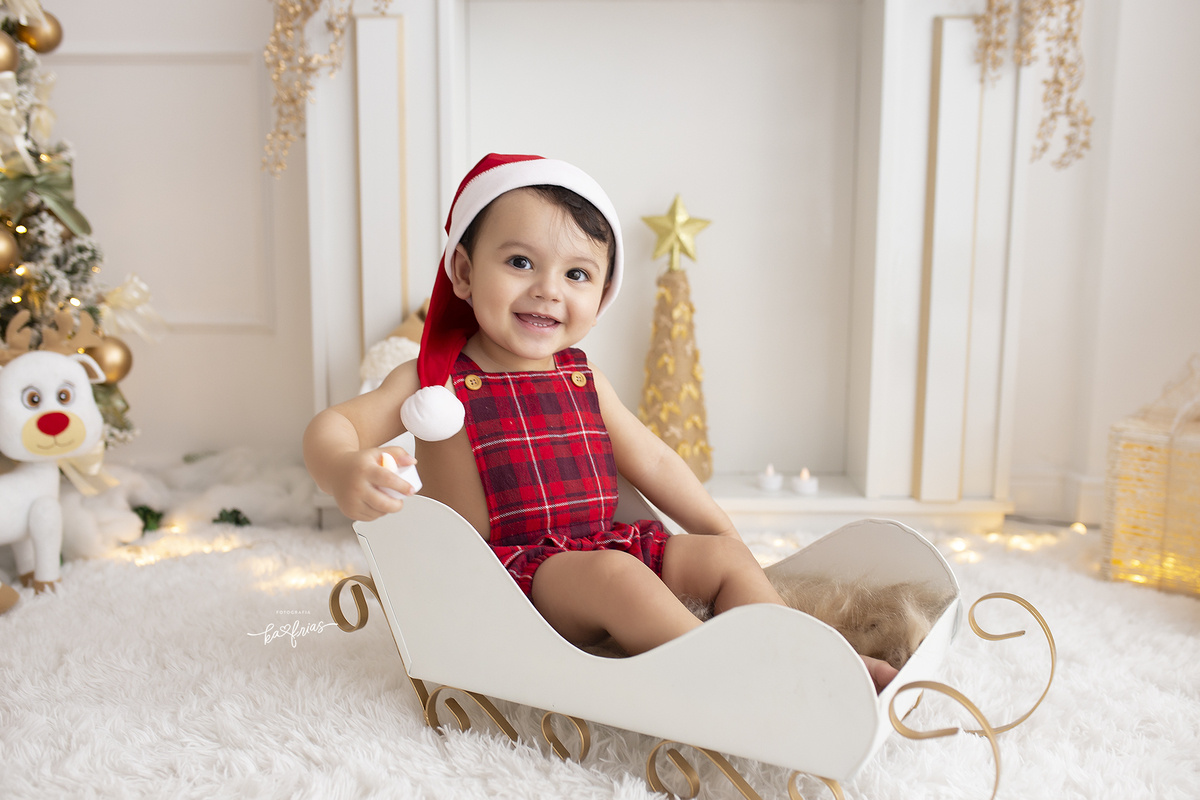 o menino sorri para a fotografa de bebes de caxias do sul, ka frias