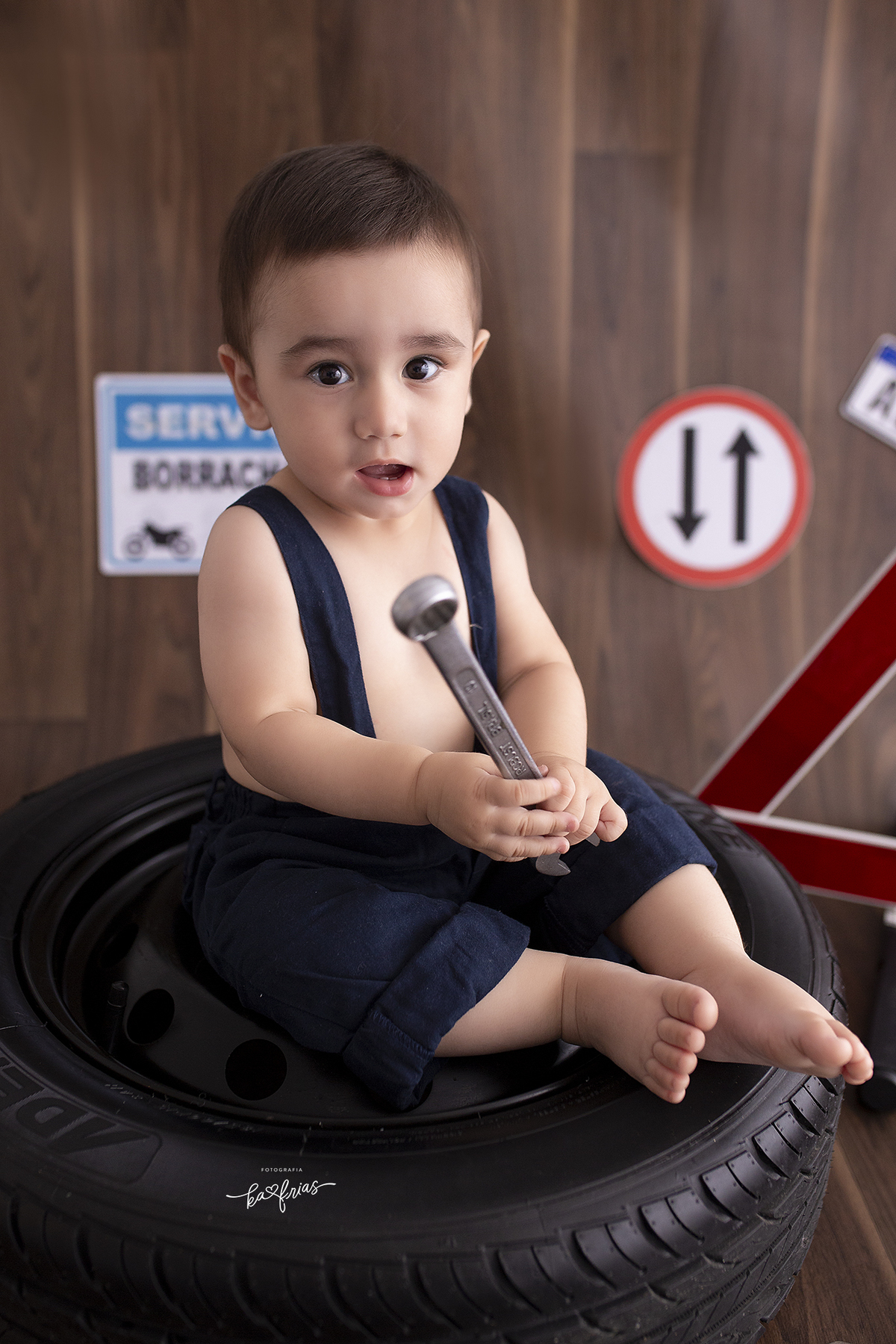 o bebe olha para a fotografa de caxias do sul, ka frias