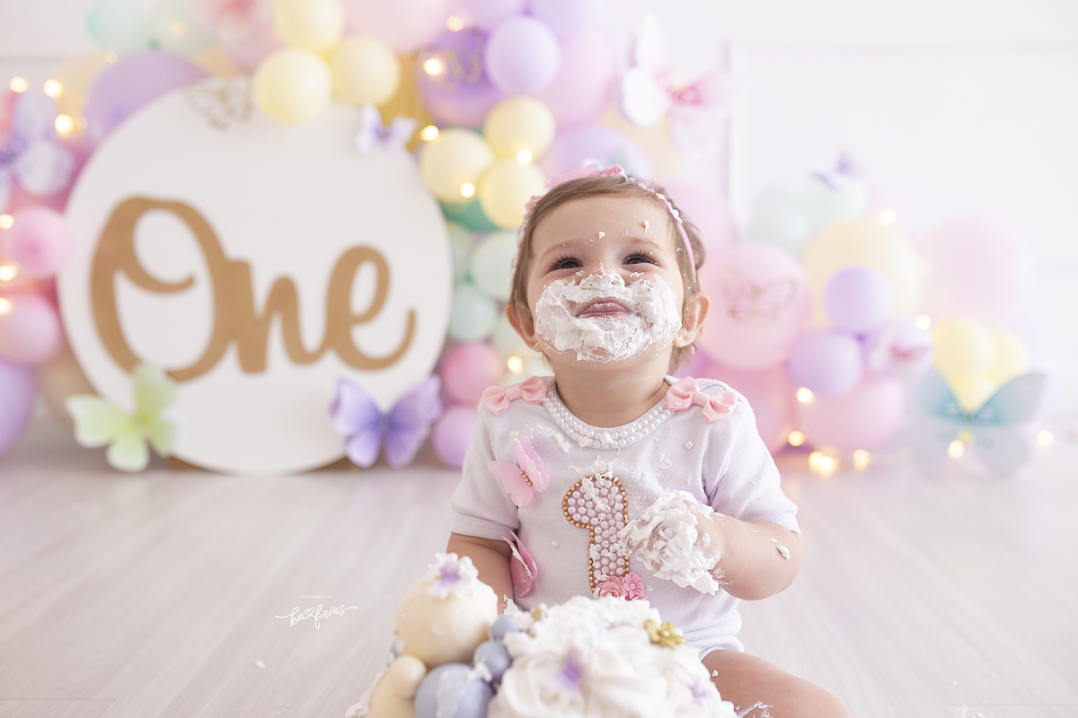 a bebe mostra a lingua no ensaio smash