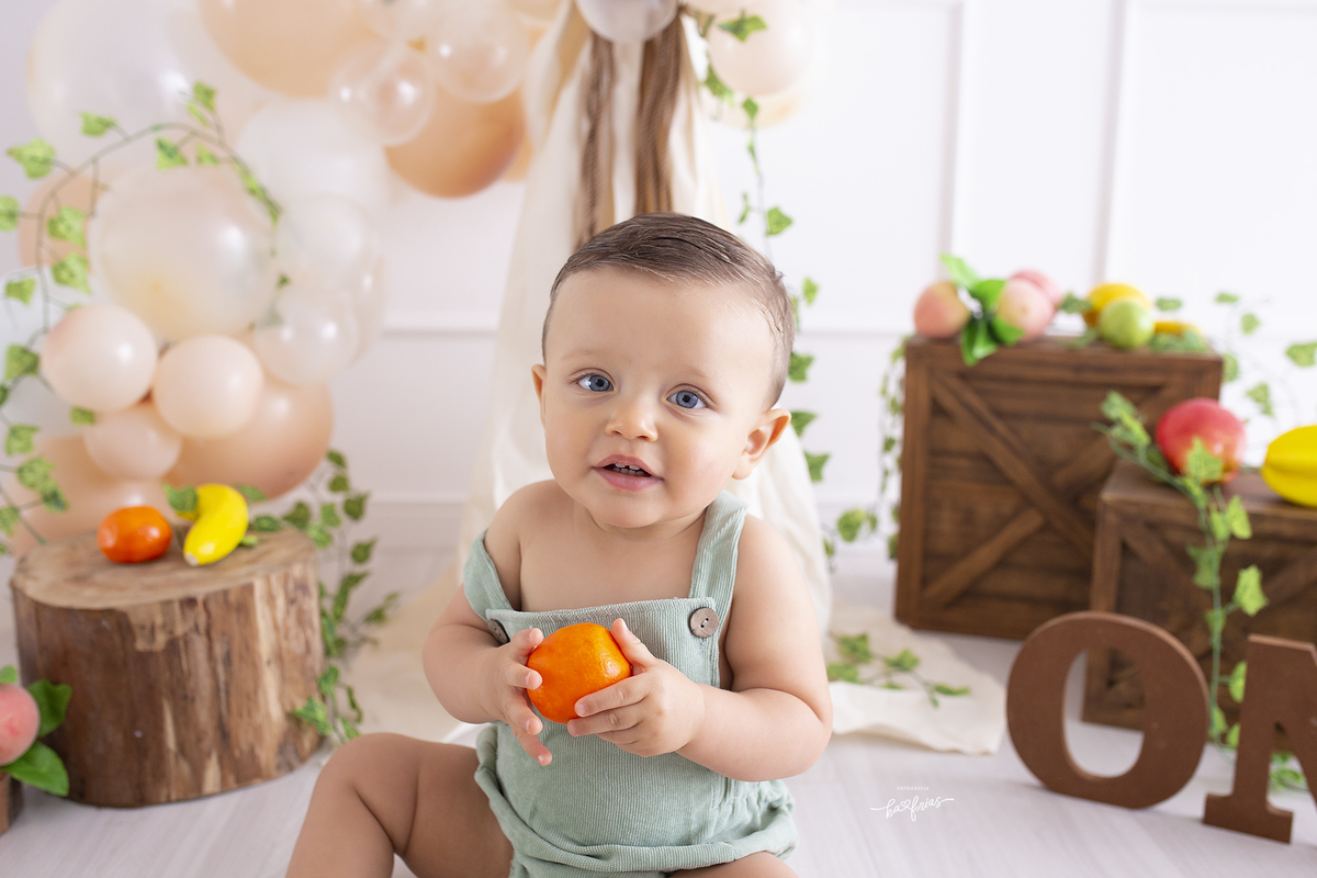 o bebe olha para a fotografa de caxias do sul, ka frias