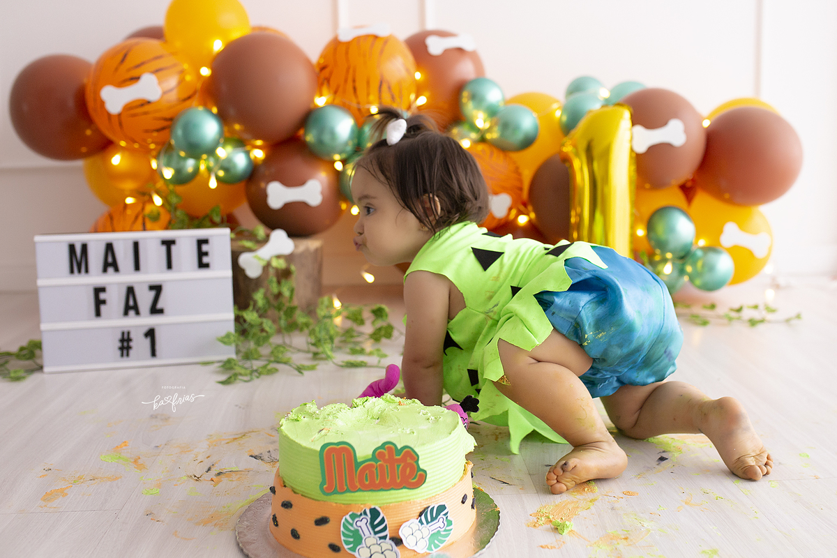 a bebe esta suja no ensaio com bolo em caxias do sul