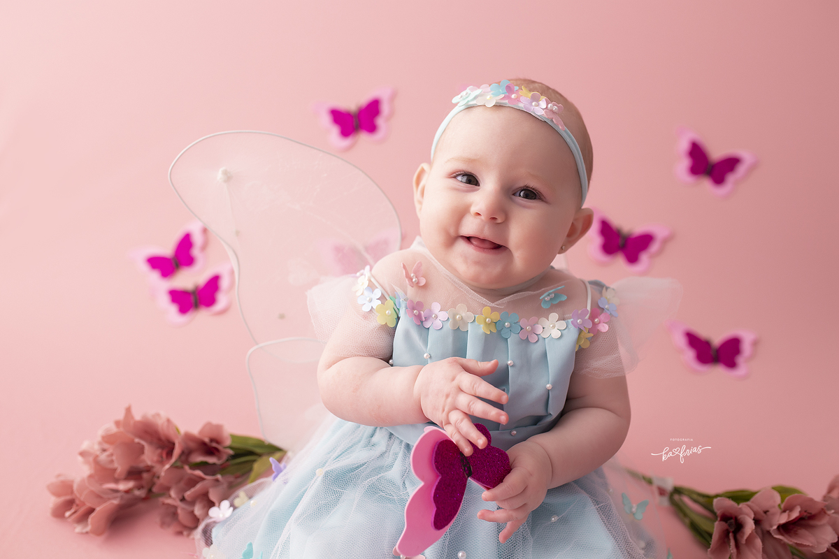 a bebe sorri para a fotografa de bebes de caxias do sul, ka frias