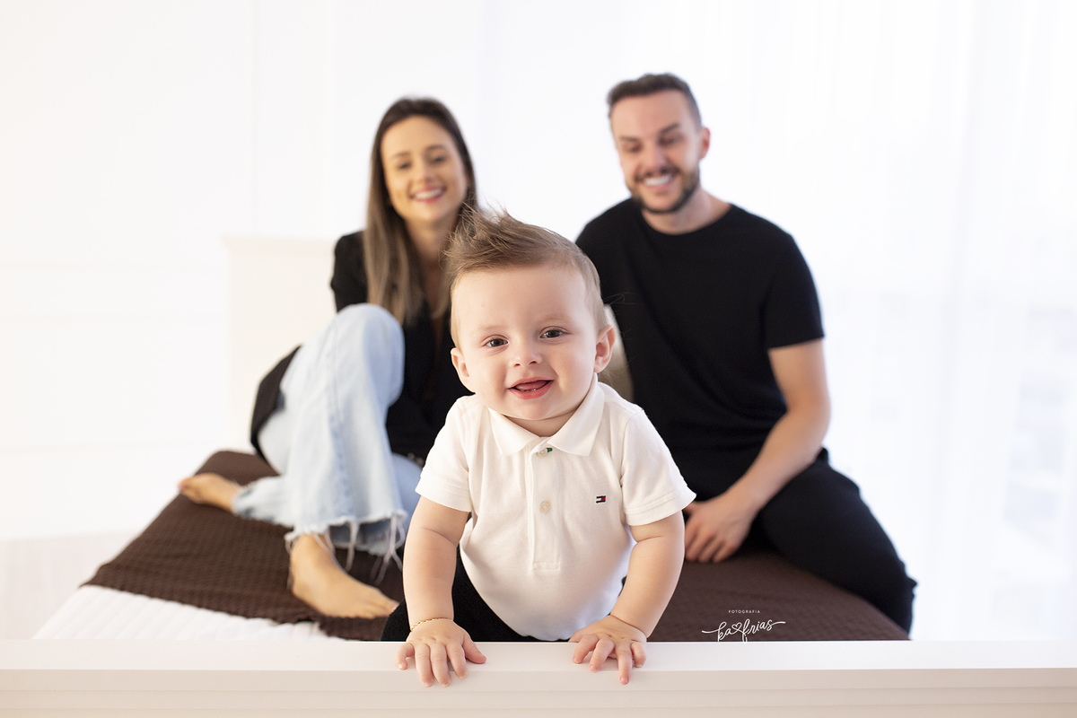 o menino sorri para a fotografa de caxias do sul, ka frias