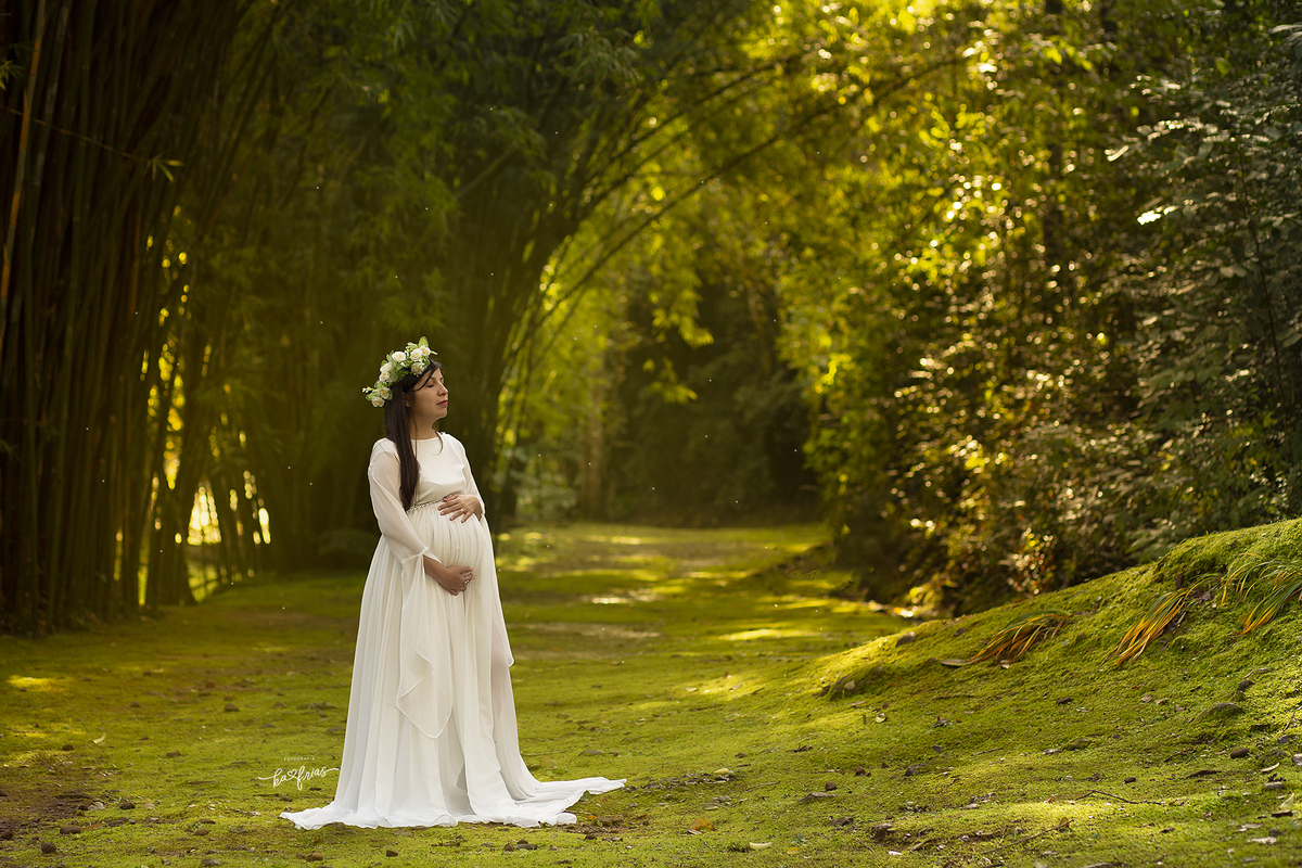 a gestante posa para a fotografa de caxias do sul, ka frias