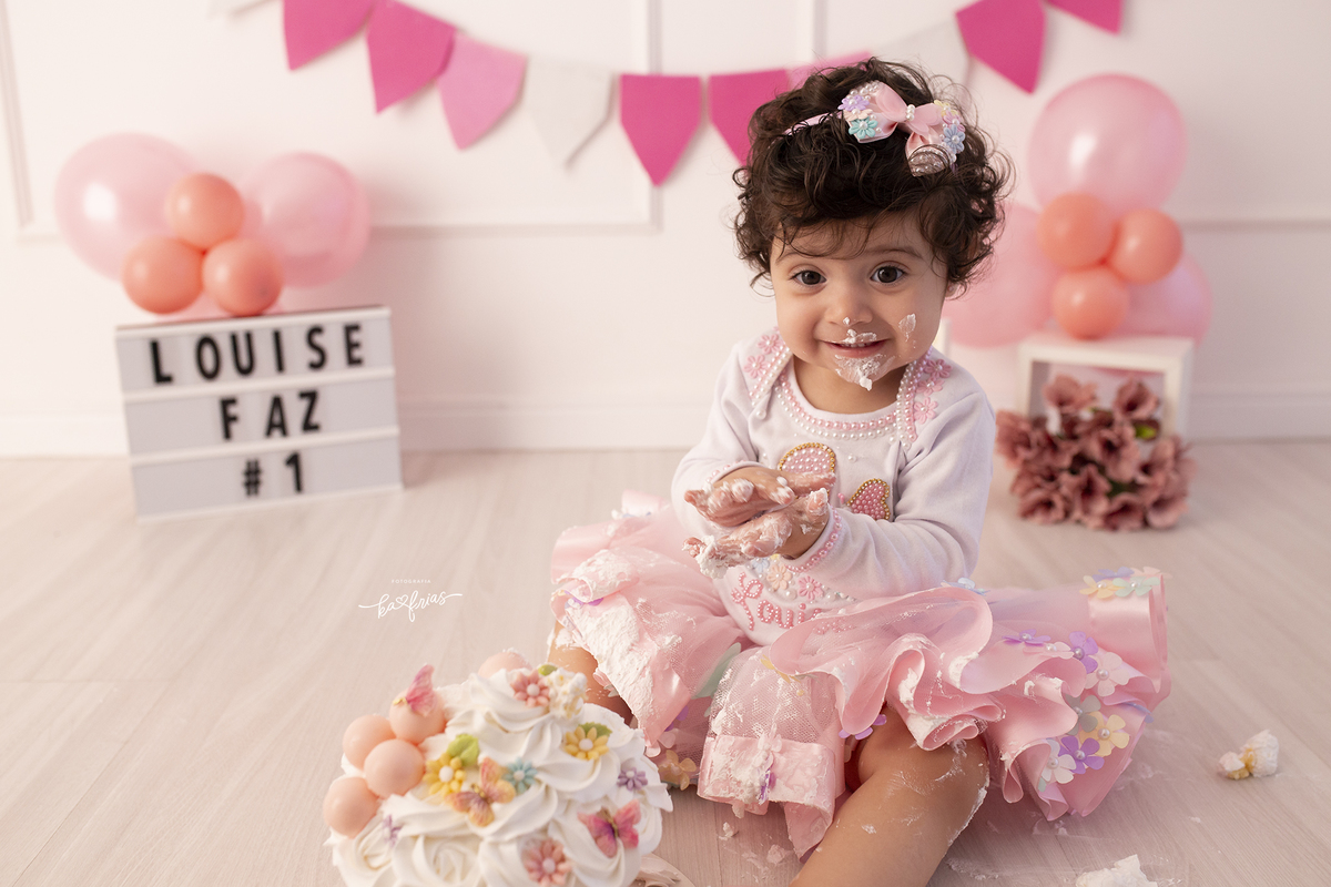 a menina sorri para a fotografa de caxias do sul, ka frias