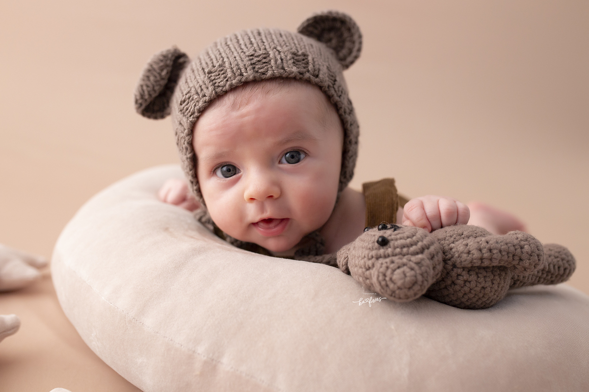 o bebe olha para a fotografa de caxias do sul, ka frias