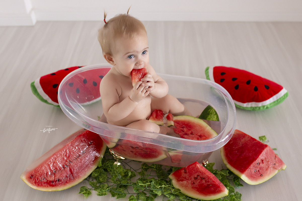 a menina olha para a fotografa de caxias do sul, ka frias