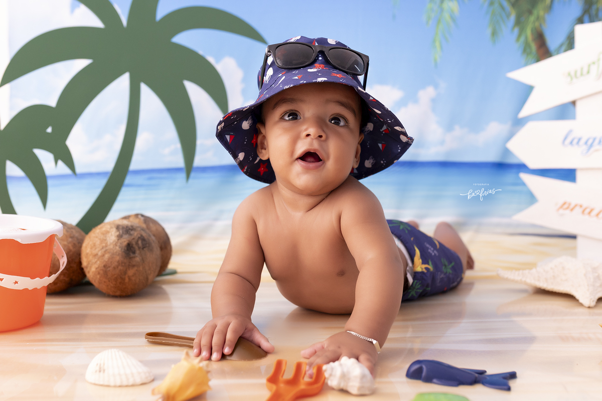 o bebe esta no ensaio de acompanhamento mensal