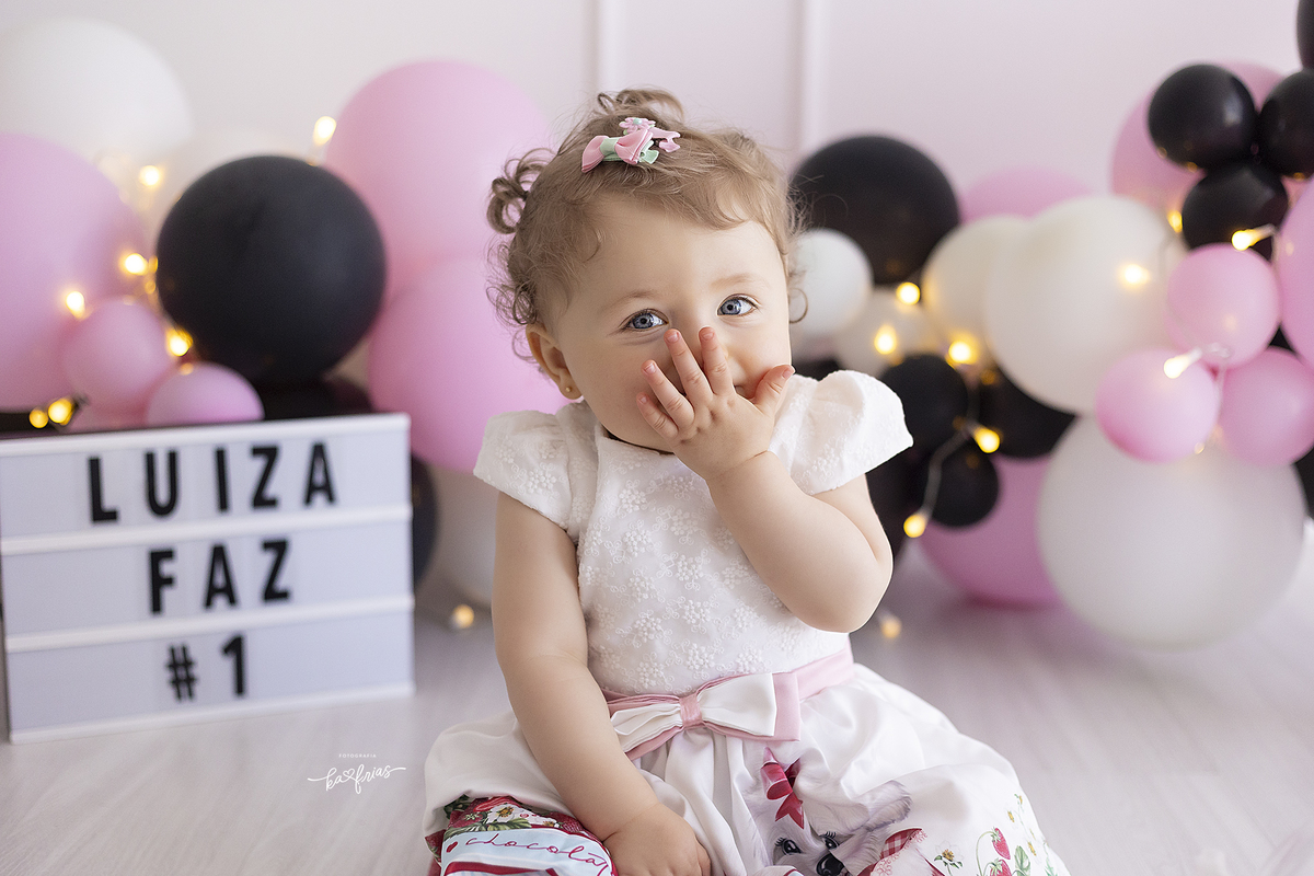 a menina sorri para a fotografa de caxias do sul, ka frias