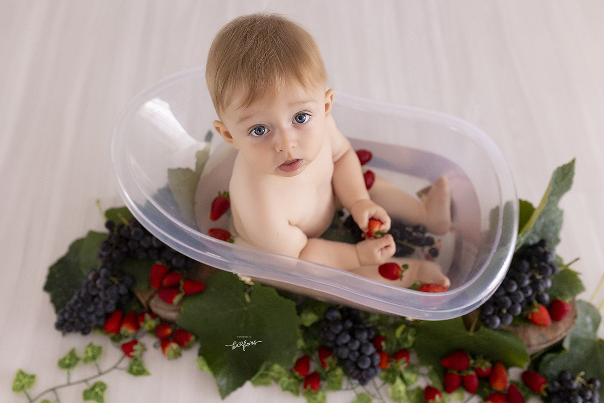 o menino olha para a fotografa de caxias do sul, ka frias
