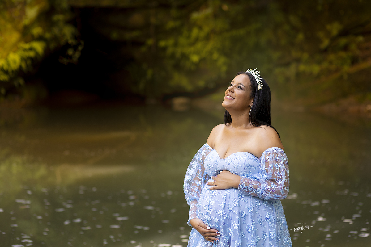 a gestante posa para a fotografa de caxias do sul, ka frias