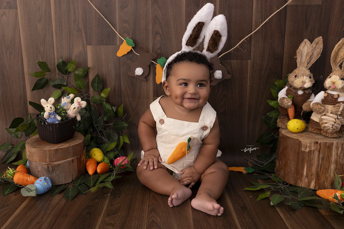 o bebe sorri para a fotografa de caxias do sul