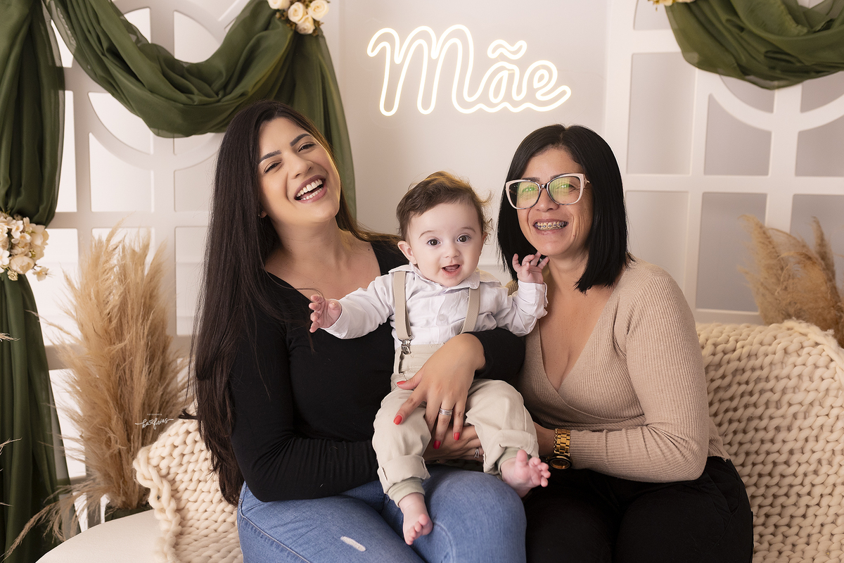 o bebe sorri no ensaio de dia das mães