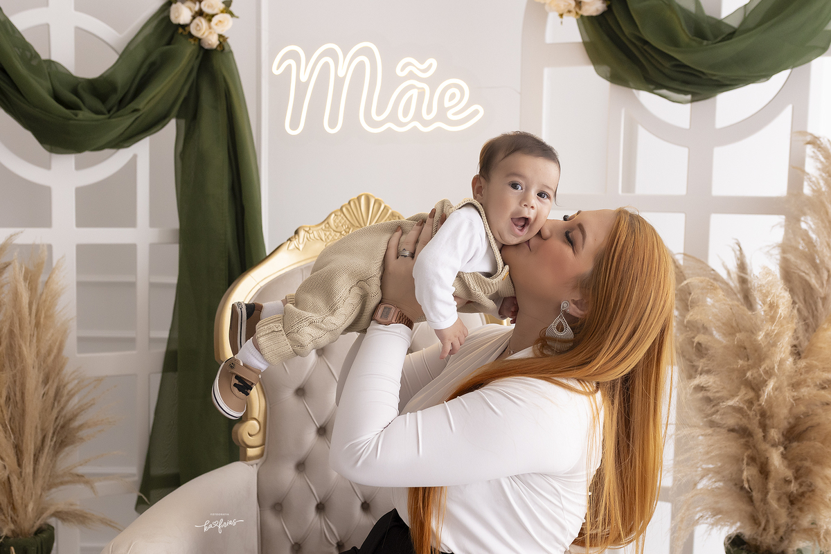 o bebe olha para a fotografa de caxias do sul, ka frias