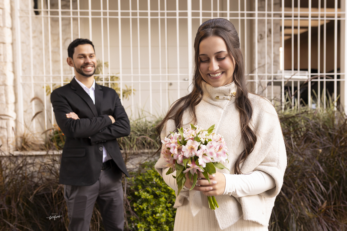 os noivos posam para a fotografa de caxias do sul, ka frias