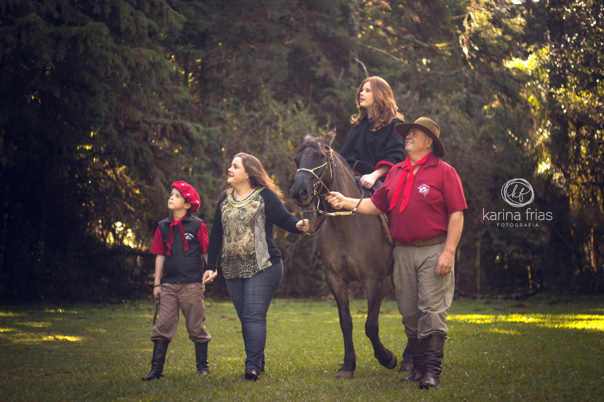 ensaio com cavalos e outros animais
