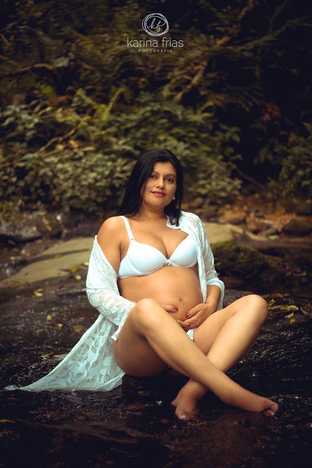 Sentada no rio, em caxias do sul - rs para as fotos externas