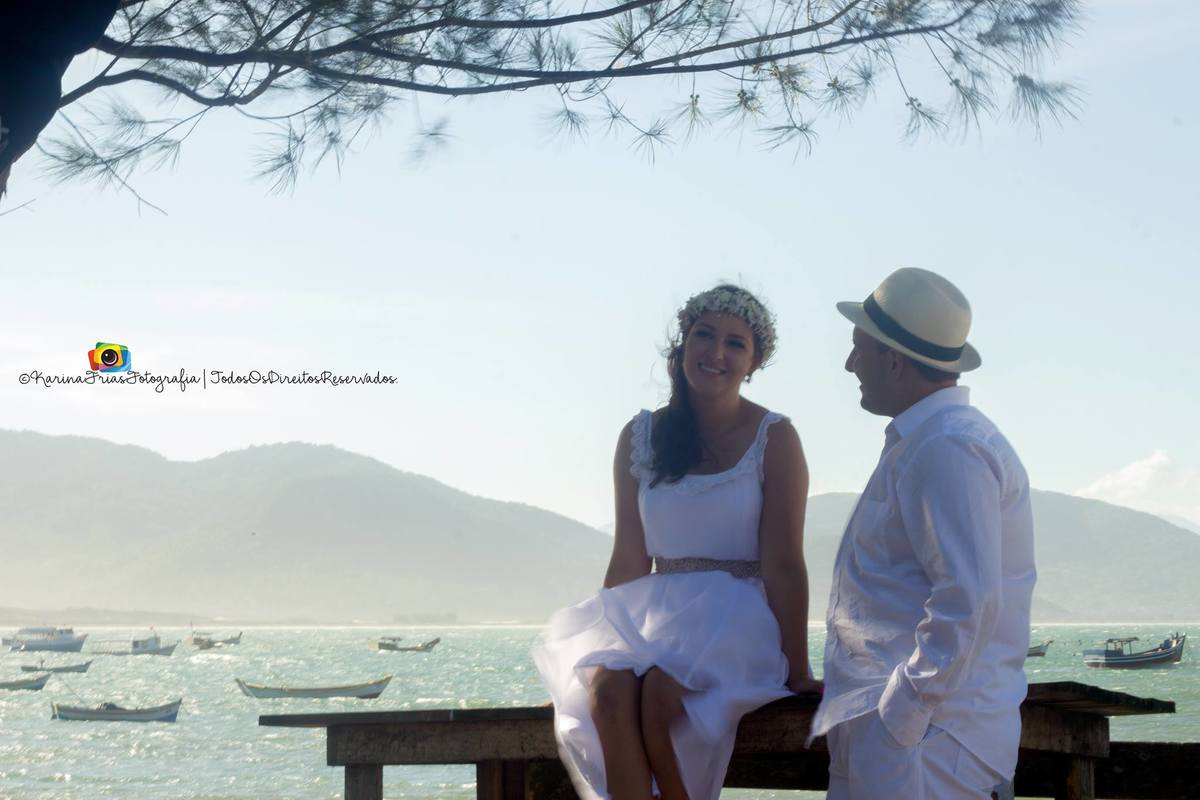 A fotografa de familia Karina frias de caxias do sul-rs foi até garopaba-sc realizar o ensaio de casal.