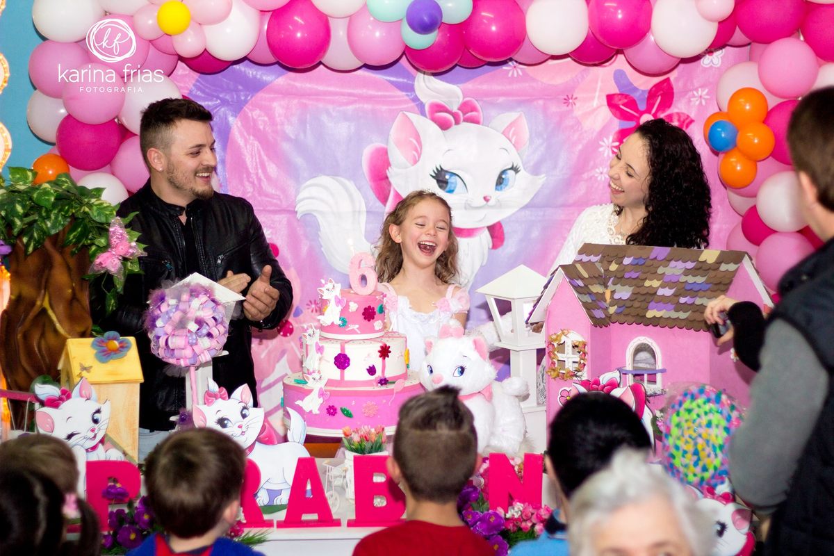 fotografia da hora do parabens na festa de aniversario infantil da valentina