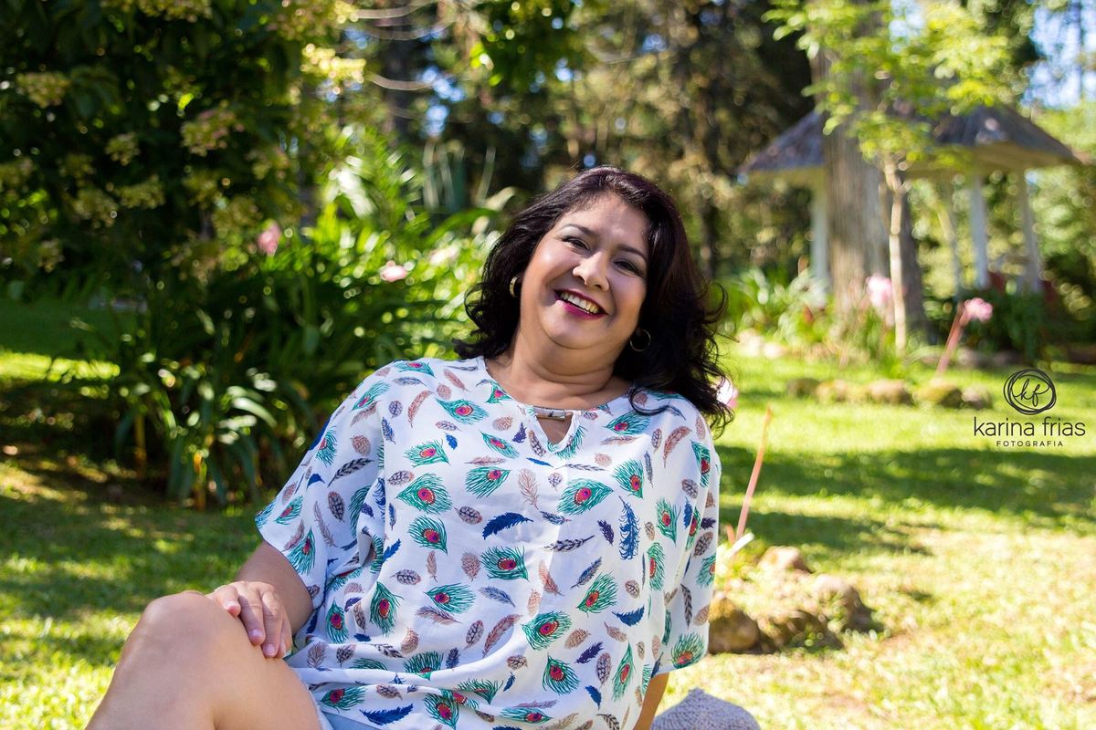 A modelo comemorou seus 50 anos dando á si  um ensaio pessoal externo