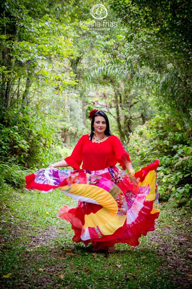 a ro fez um ensaio pessoal tematico de cigana