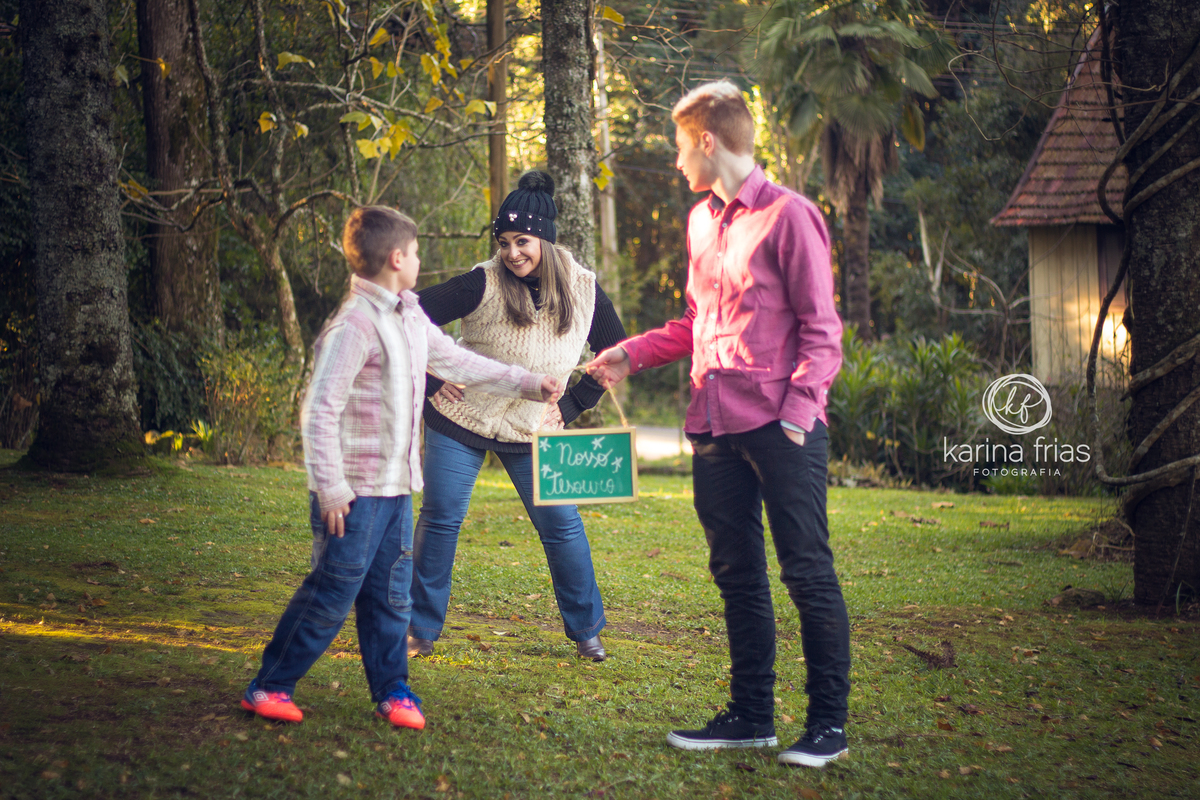 a mãe é observada pelos filhos em seu ensaio externo