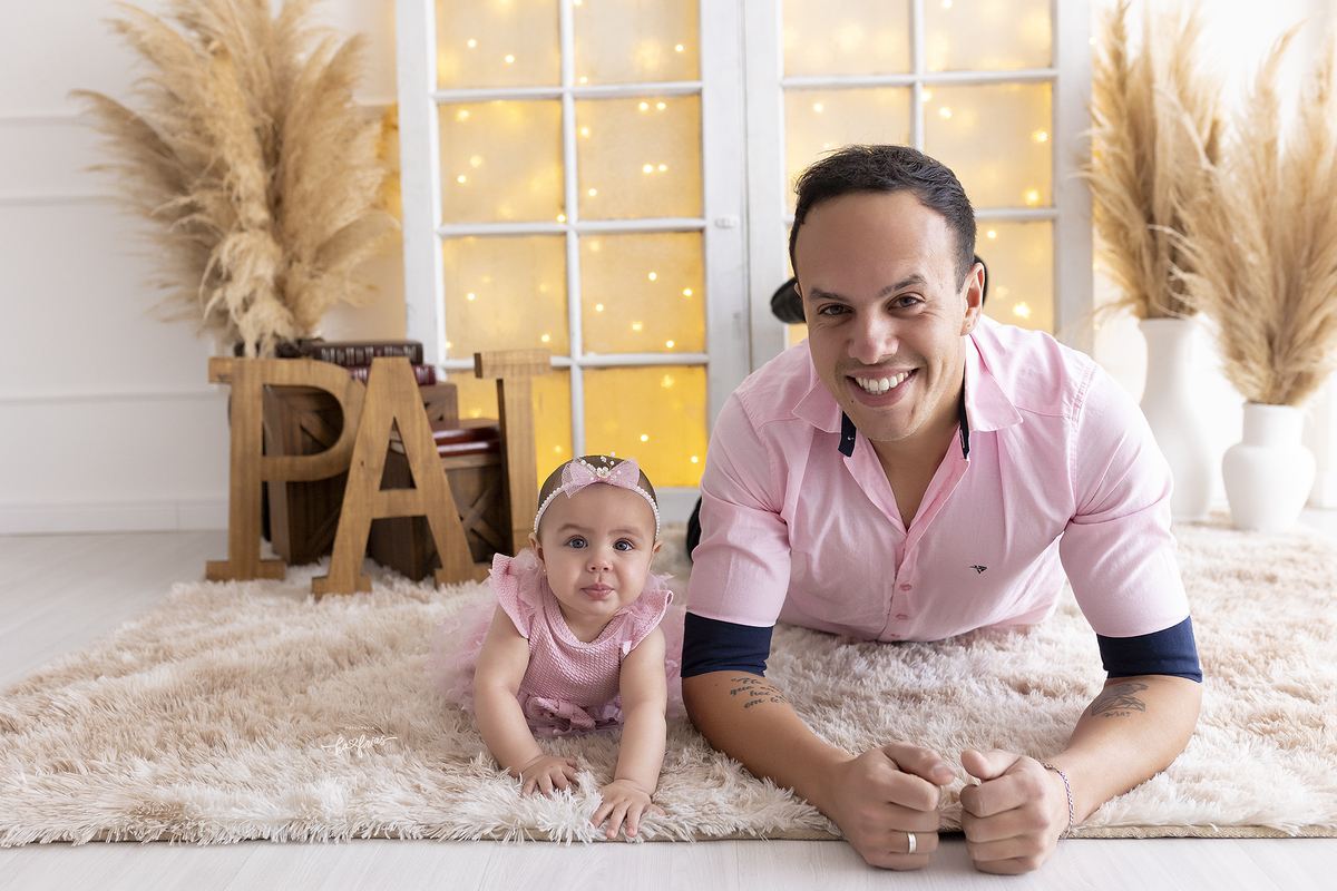 os modelos olham para a fotografa de bebes de caxias do sul, ka frias